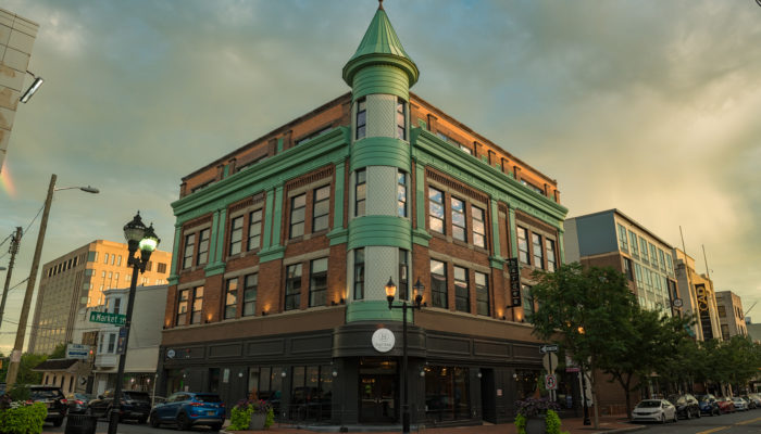 618 MKT Exterior